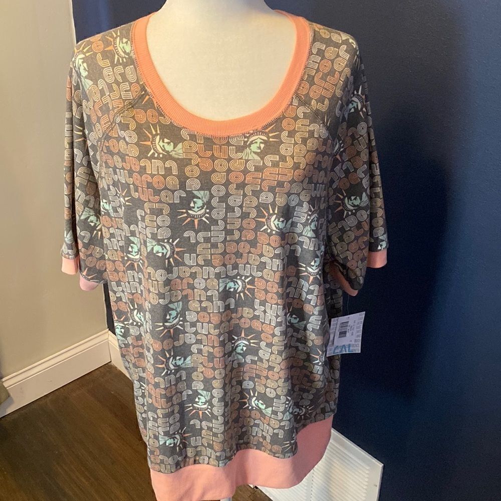 𝅺lularoe Jane Statue Of Liberty Knit Top NWT